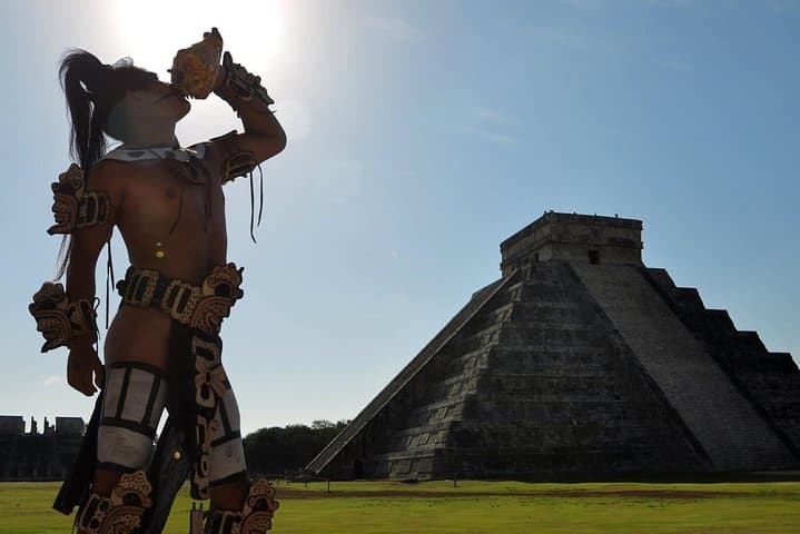 Day trip to Chichén Itzá: Explore Kukulkan Pyramid, swim Ik Kil & Hubiku cenotes photo 2