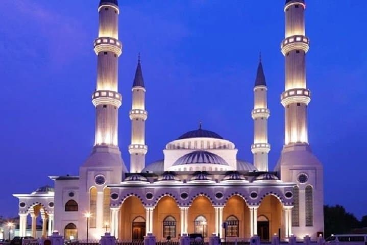 Private Dubai Cultural Tour: Jumeirah Mosque, Old Souk & Emirati Lunch