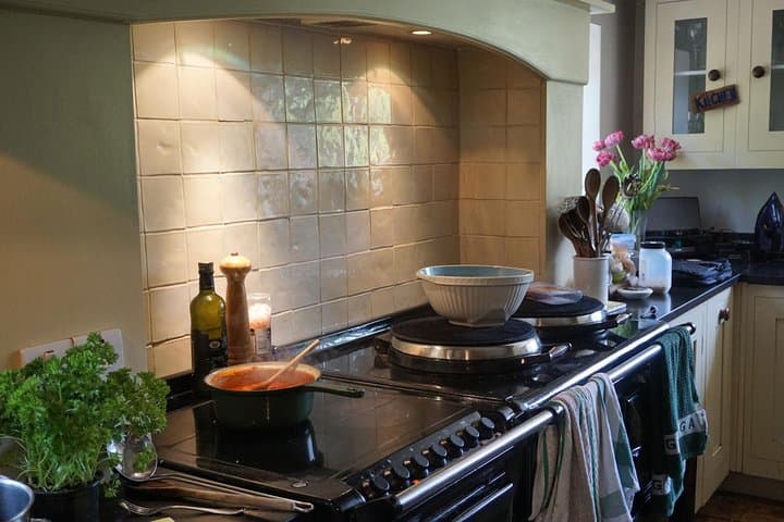 Private Traditional English Cooking Class in Sussex Countryside photo 3