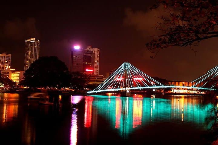 Colombo City Full-Day Private Tour — Temples, Coastline & Markets photo 4