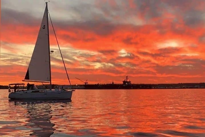 San Diego Bay Sunset Sail: Evening Cruise Along the Skyline & USS Midway