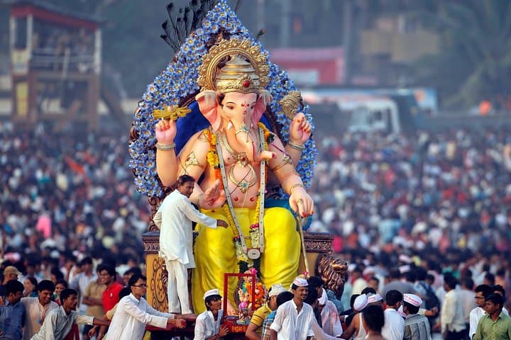 Experience Mumbai's Vibrant Festivals in a Private Tour