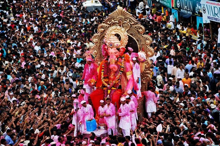 Experience Mumbai's Vibrant Festivals in a Private Tour photo 2