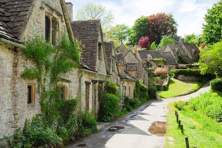 Cotswolds Day Trip from London — Village Lunch & Historic High Streets photo 3