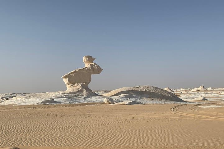 Black and White Desert Tour: 2-Day White Desert, Crystal Mountain & Night Camping
