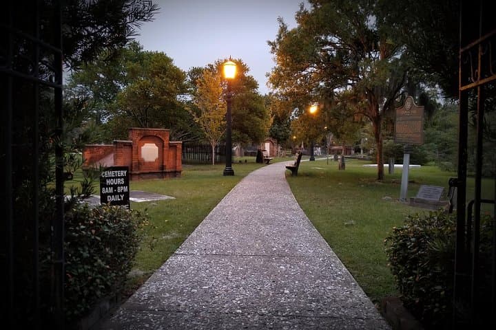 Savannah Supernatural Haunted Walking Tour: Historic District Ghost Walk