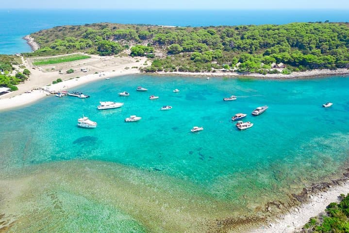 Private Luxury Boat Tour from Split: Blue Cave, Hvar & Pakleni Islands photo 4