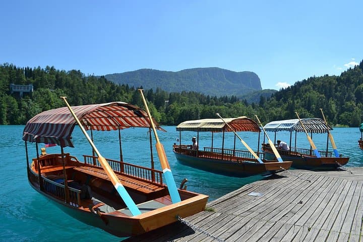 Lake Bled Half-Day Excursion from Ljubljana — Castle Views, Pletna Ride & Kremšnita photo 3