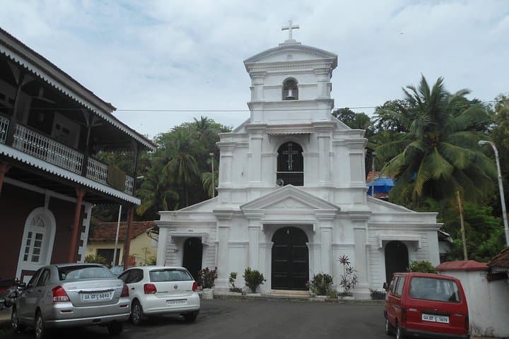 Fontainhas Walking Tour: Explore Goa's Latin Quarter & Feni Tasting photo 2