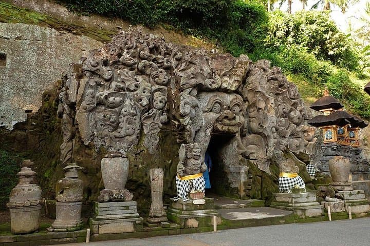Tukad Cepung Waterfall, Bali Swing & Pengelipuran Village Day Tour photo 2