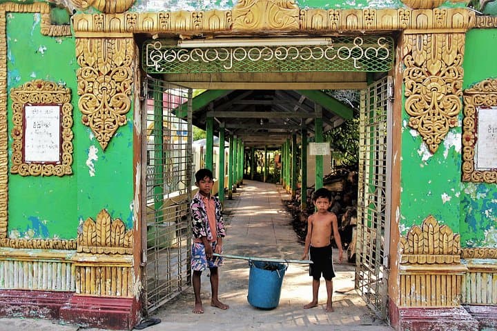 Yangon Bike & Bite Tour: Dala Ferry, Tea-Shops & Street Food photo 4