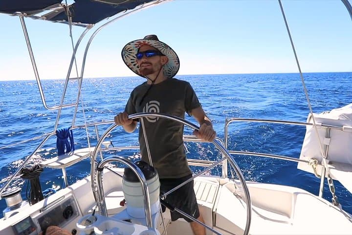 Sailing to the Arch: Private 38‑ft Yacht & Snorkel Cruise in Cabo San Lucas photo 2