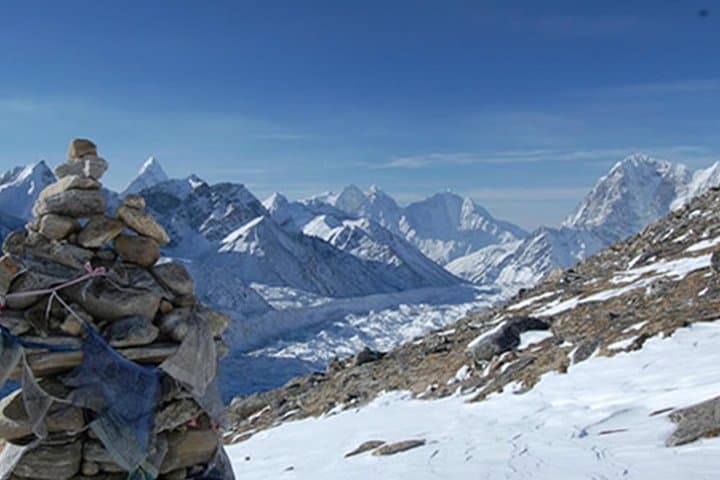 Everest Three High Passes Trek: 20-Day Khumbu Expedition Guide photo 2