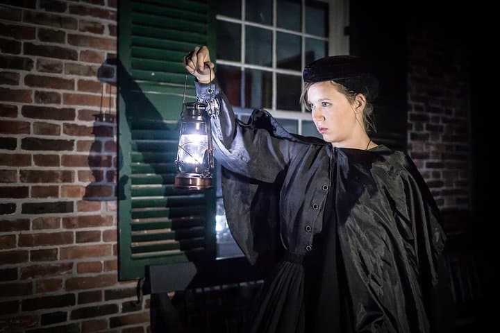 Original Haunted Walk of Ottawa: 75-Minute Lantern-Lit Ghost Tour