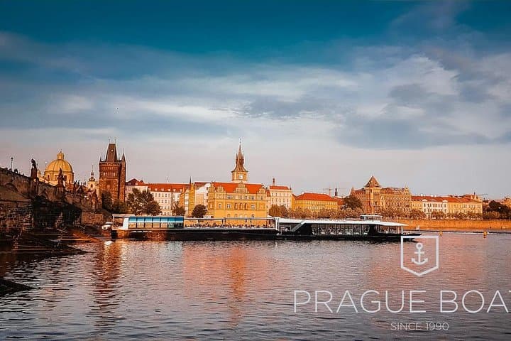 Prague Night Dinner Cruise: 3-Hour Vltava Buffet, Live Music & Castle Views