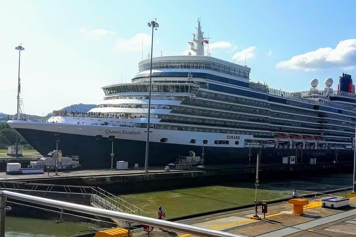 Panama City Canal & Casco Viejo: 5-Hour Sightseeing Tour photo 3