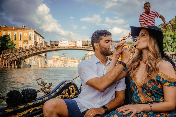 Gondola Ride and Aperitif at a Venetian Palace — Grand Canal Aperitif Experience photo 3