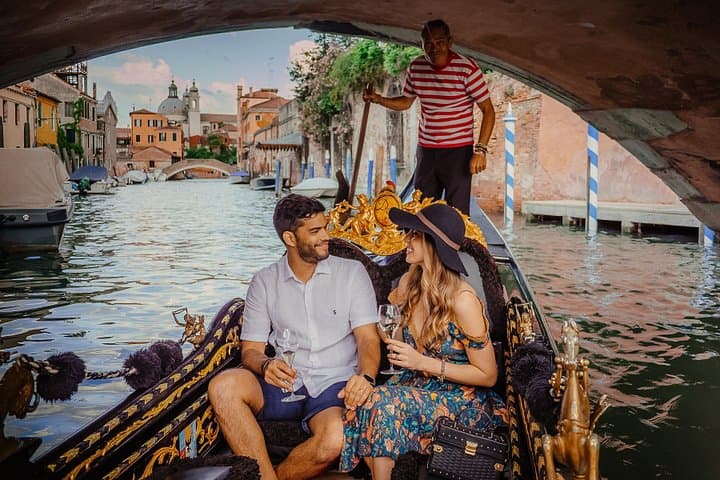 Gondola Ride and Aperitif at a Venetian Palace — Grand Canal Aperitif Experience photo 4