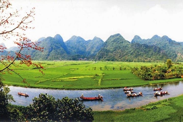 Perfume Pagoda Day Trip from Hanoi: Boat Ride, Cable Car & Huong Tich Cave photo 1