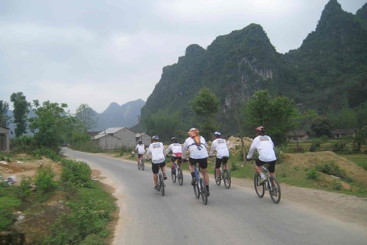 Hoa Lu and Tam Coc Day Trip from Hanoi — Sampan Caves & Ancient Capital photo 4