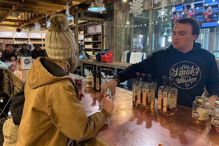 Gatlinburg Moonshine & Wine Walking Tour: VIP Tastings and Distillery Access photo 3