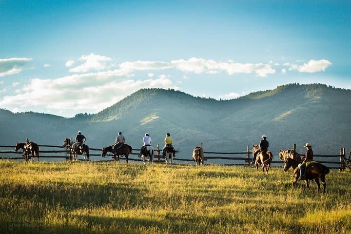 Glenwood Canyon 2-Hour Horseback Ride Along the Colorado River