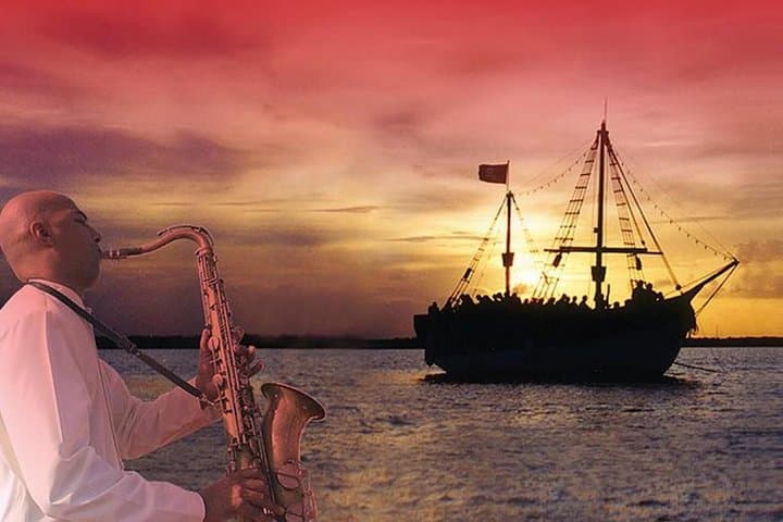 Sunset Dinner Cruise on the Columbus Galleon in Cancún — Romantic Couples Experience photo 4