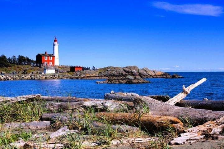 Victoria Full-Day: Butchart Gardens, City Highlights & Whale Watching