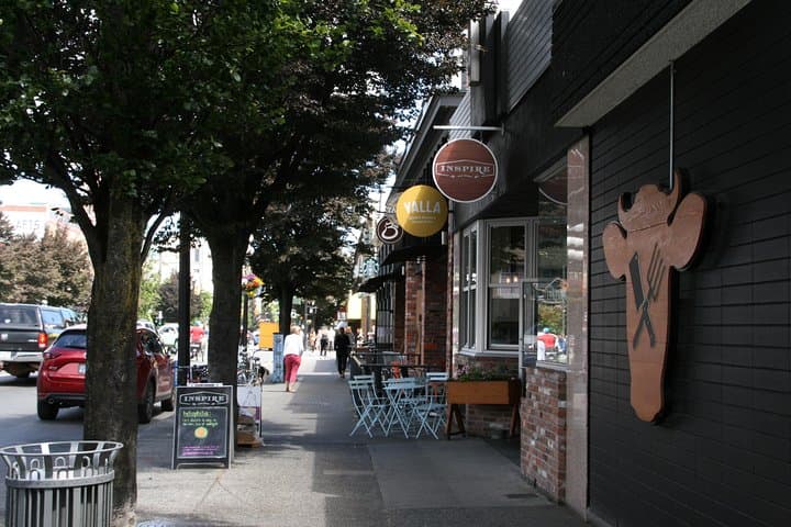 Downtown Victoria Food & City Tour — Inner Harbour Bites & Local Stories photo 3