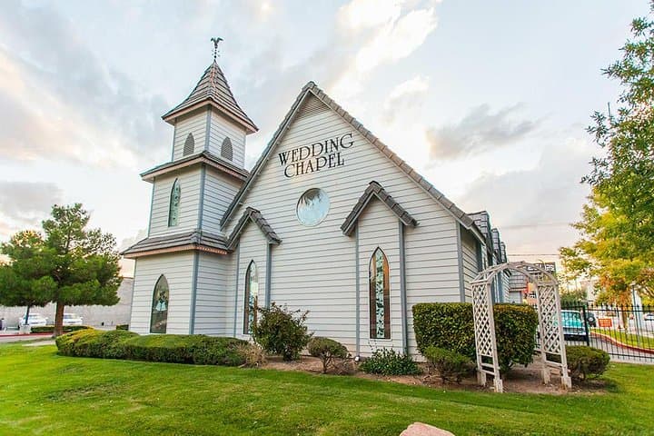 Intimate Las Vegas Chapel Wedding at A Special Memory Wedding Chapel photo 3