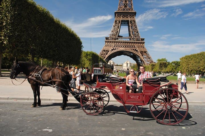 Paris Private Romantic Horse & Carriage Ride — Horse-Drawn Tour to the Eiffel & Champs-Élysées