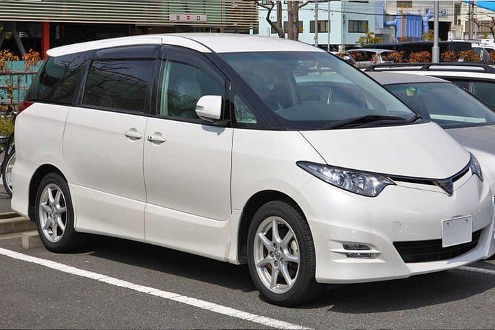 Dubai Private 8‑Hour Car Hire — Chauffeur-Driven SUV for City & Desert photo 2