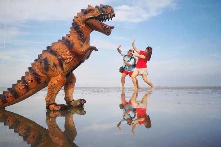 Sky Mirror Day Tour from Kuala Lumpur: Sasaran Sandbar Photoshoot + Batu Caves Stopover