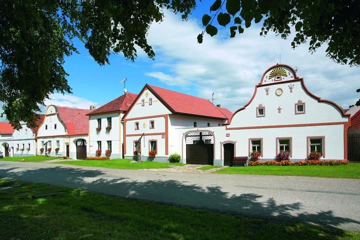 Private One-Way Sightseeing Transfer from Cesky Krumlov to Prague via Holašovice & Hluboká