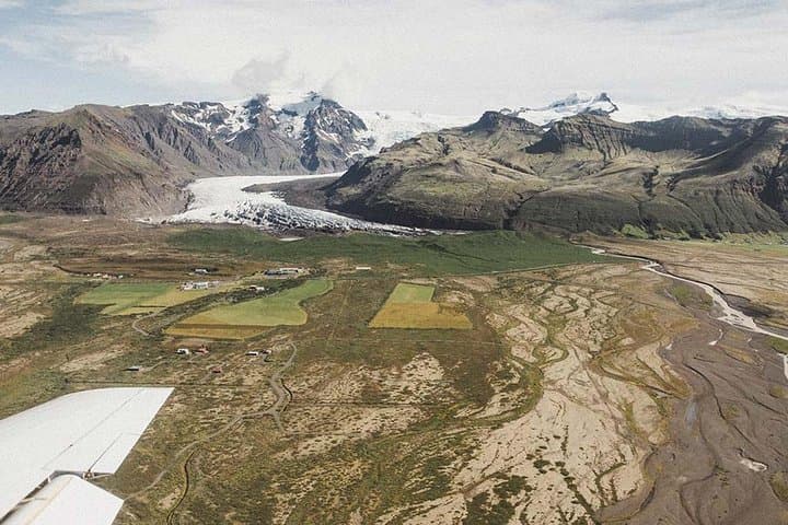Skaftafell Scenic Flight: 15-Minute Air Tour Over Glaciers, Lagoons & Black Sand