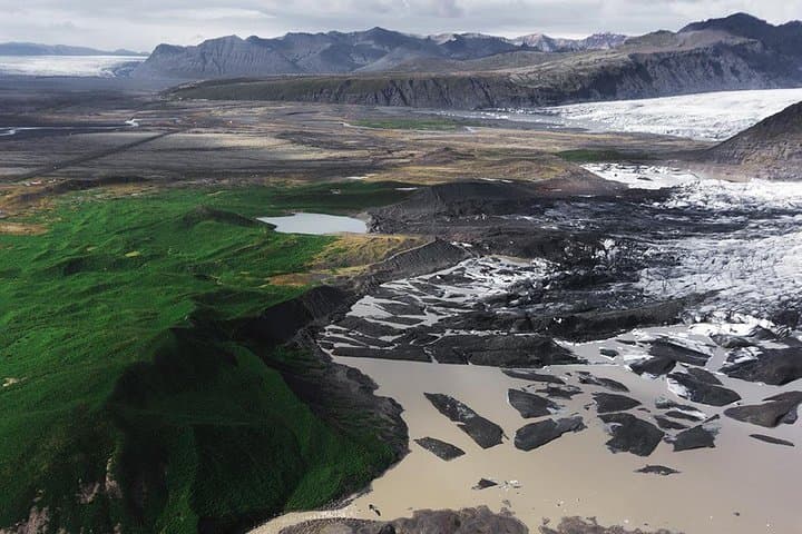 Skaftafell Scenic Flight: 15-Minute Air Tour Over Glaciers, Lagoons & Black Sand photo 4