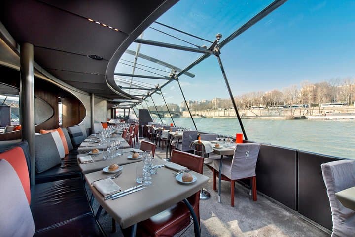 Seine River Gourmet Lunch Cruise from Eiffel Tower — Bateaux Parisiens photo 4