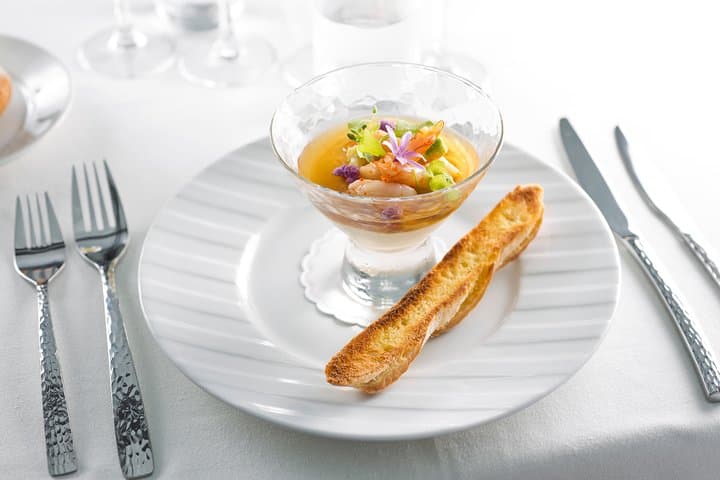 Seine River Gourmet Lunch Cruise from Eiffel Tower — Bateaux Parisiens photo 3
