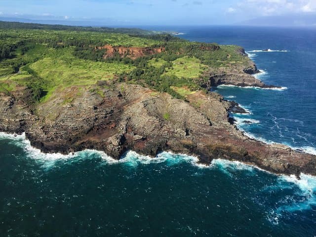 Doors-Off West Maui & Molokai Helicopter Tour — 45-Minute Doors-Off Flight Over Maui photo 6