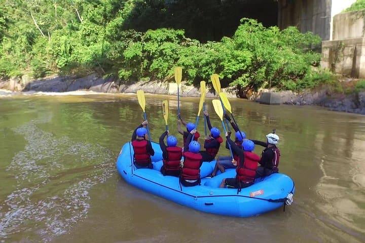 Rafting Río Verde & Samaná: Full-Day Class III–IV Expedition from Medellín photo 3