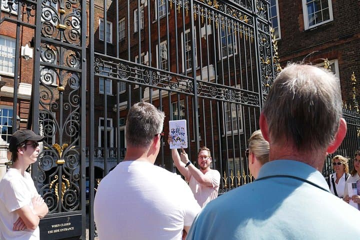 London James Bond Mini Coach Tour: Visit 007 Filming Locations in 4 Hours photo 4