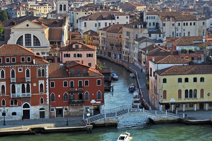 Venice Inferno Private Tour: Walk the Novel’s Darker Corners by Boat photo 4