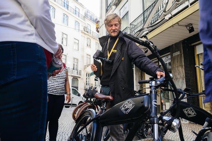 E-Bike Lisbon Hills: Commerce Square to Alfama & Mouraria (3-Hour Tour) photo 4