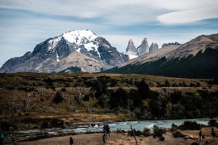 From El Calafate to Torres del Paine: Full-Day 4x4 Overland Tour to Cuernos & Pehoe photo 6