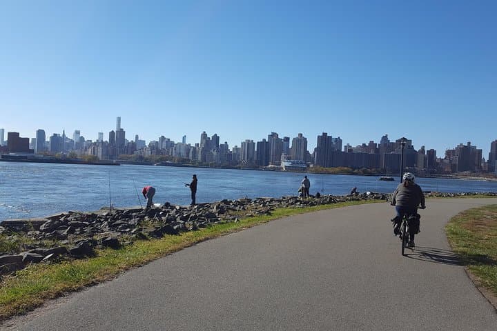 Private NYC Sightseeing Bike Tour — Central Park, Brooklyn Bridge & Hidden Gems photo 2