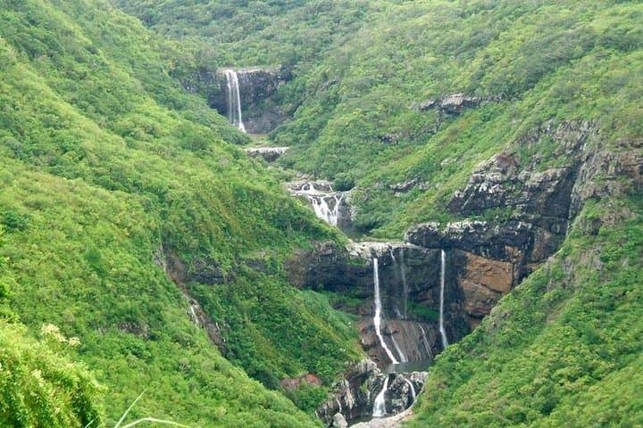 Tamarind Falls (7 Cascades) Guided Hike with Hotel Transfer — Mauritius Day Tour