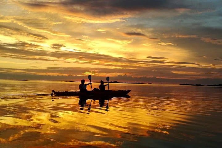 Midnight Sun Kayak in Eggum, Lofoten — Evening Kayak Under the Midnight Sun photo 6