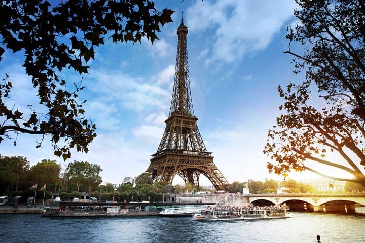Seine River Sightseeing Cruise from Eiffel Tower | Bateaux Parisiens 1-Hour Tour photo 5