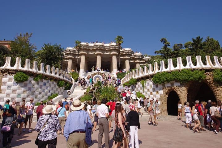 Park Güell Guided Tour: Skip-the-Line Insights & Practical Tips photo 2
