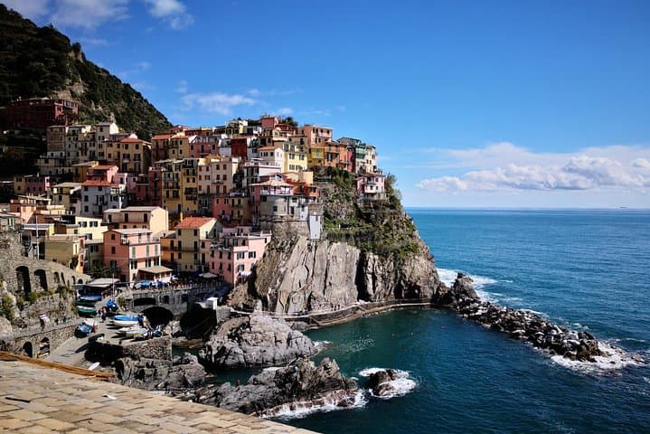 Cinque Terre & Pisa from Florence — Private 12‑Hour Limousine to Manarola and Pisa photo 2